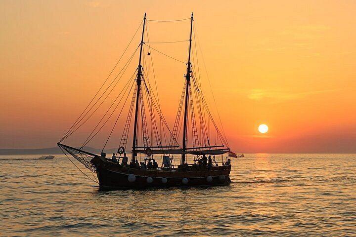 Sunset cruise image 3